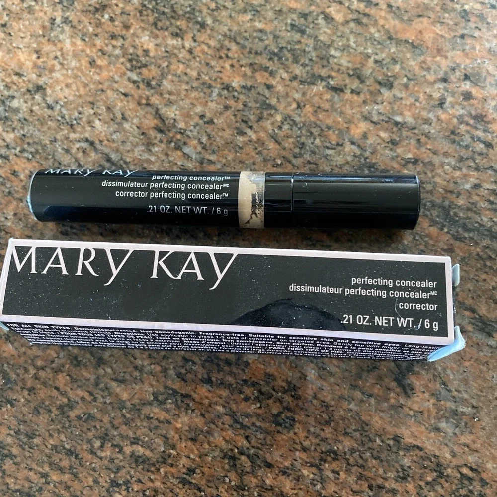Mary Kay Deep Beige Perfecting Concealer 092194 Size .21 Oz New in Box Retired